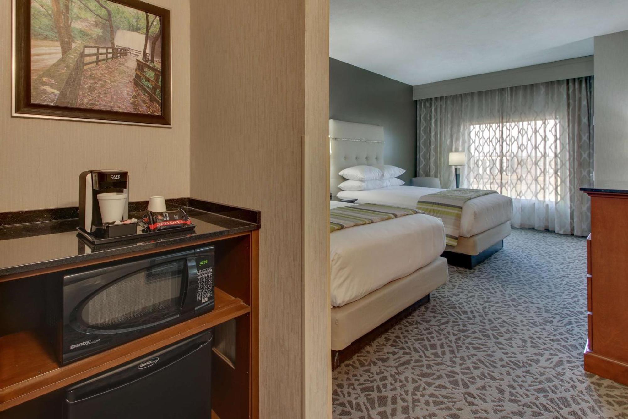 Drury Inn & Suites Cleveland Бийчууд Екстериор снимка