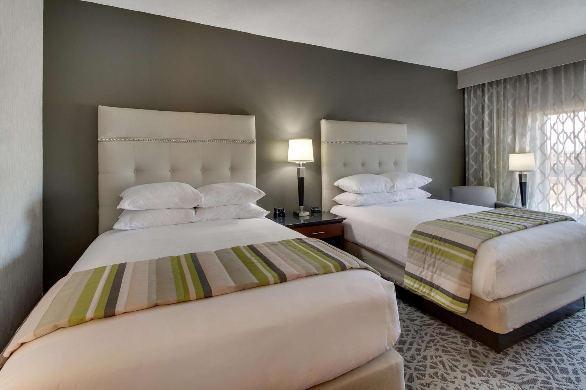 Drury Inn & Suites Cleveland Бийчууд Екстериор снимка