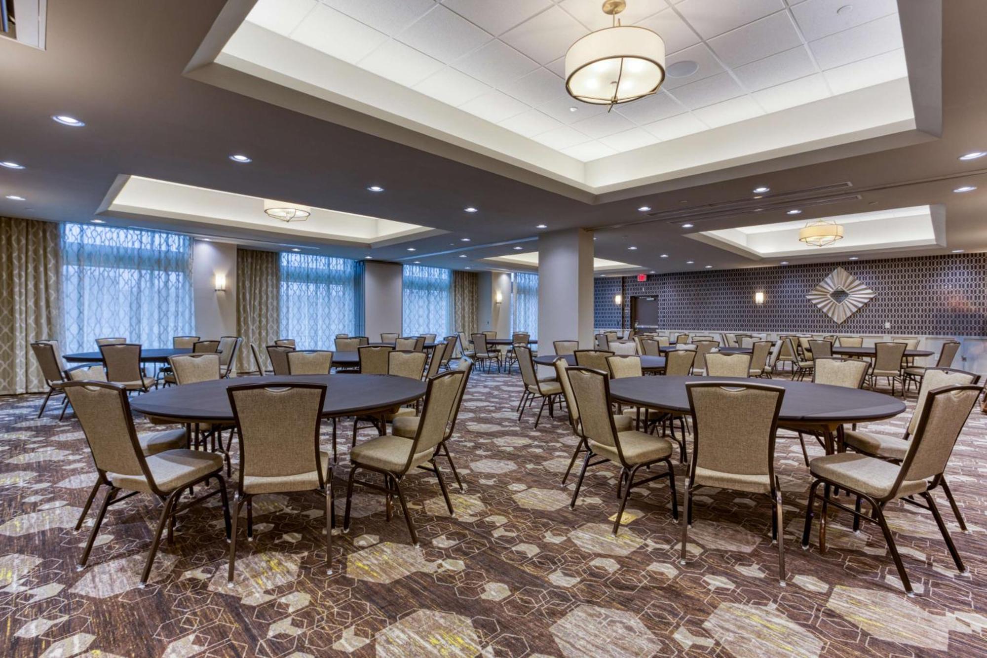 Drury Inn & Suites Cleveland Бийчууд Екстериор снимка
