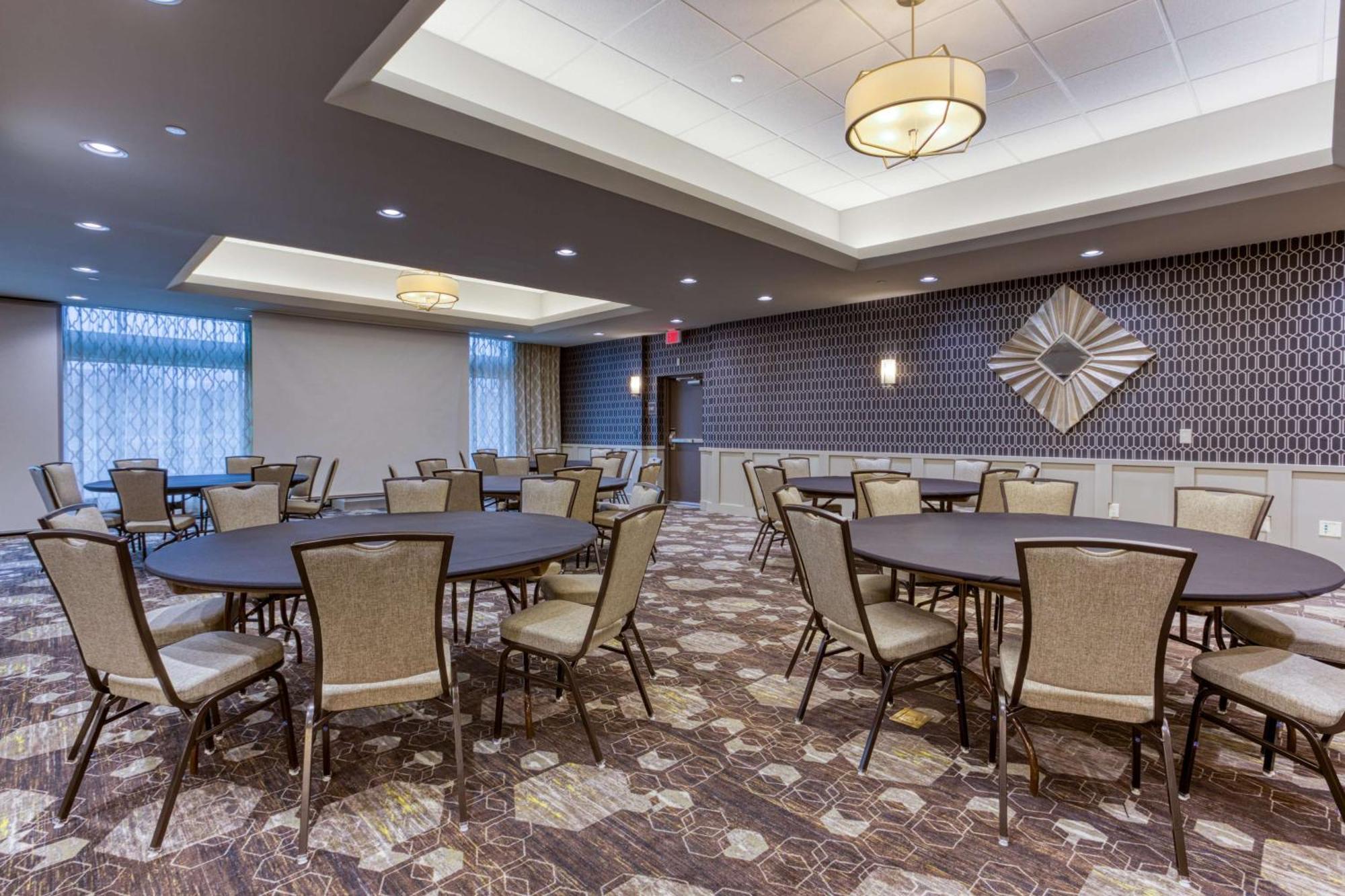 Drury Inn & Suites Cleveland Бийчууд Екстериор снимка