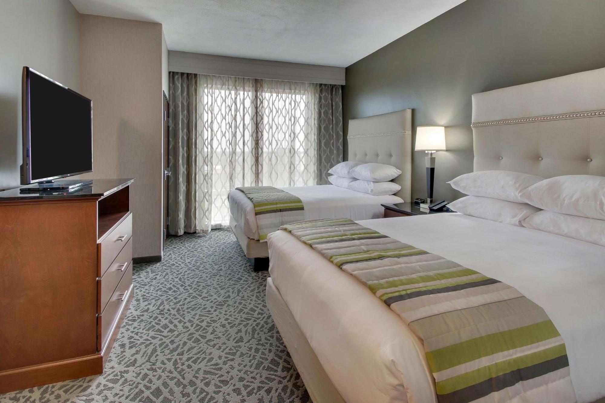 Drury Inn & Suites Cleveland Бийчууд Екстериор снимка