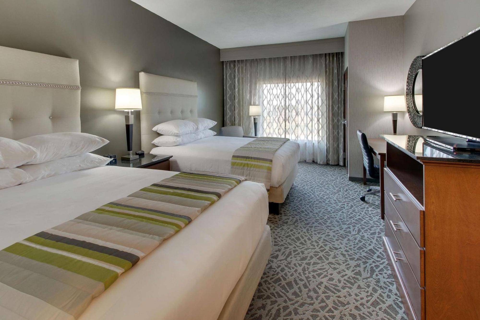 Drury Inn & Suites Cleveland Бийчууд Екстериор снимка