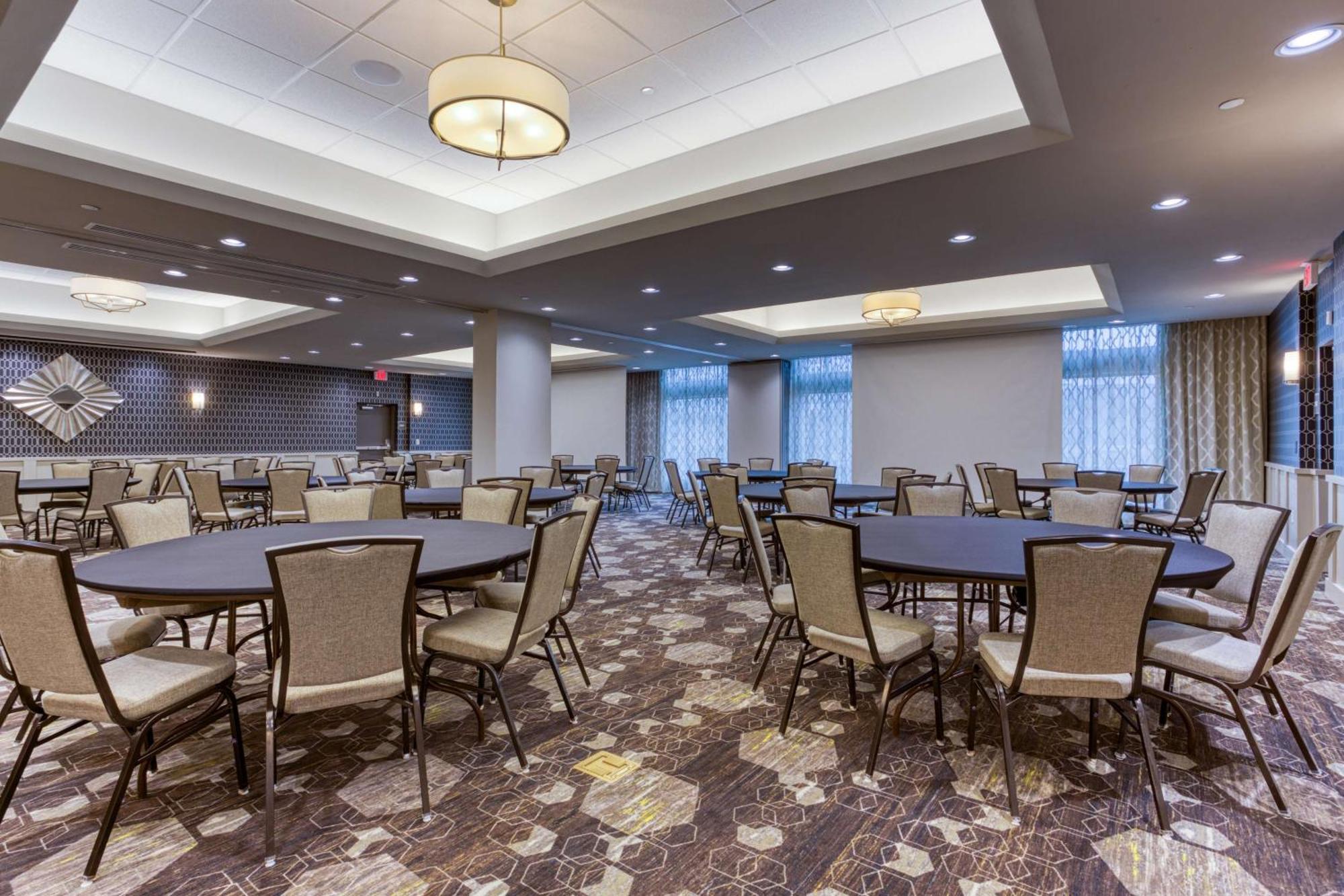 Drury Inn & Suites Cleveland Бийчууд Екстериор снимка